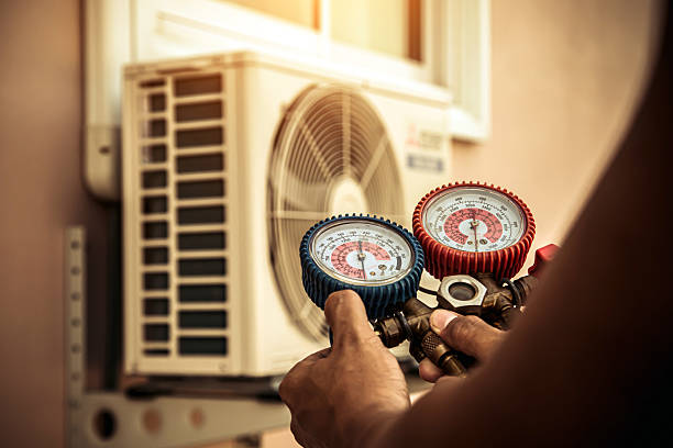 Professional Hvac technician working in Mansfield, TN
